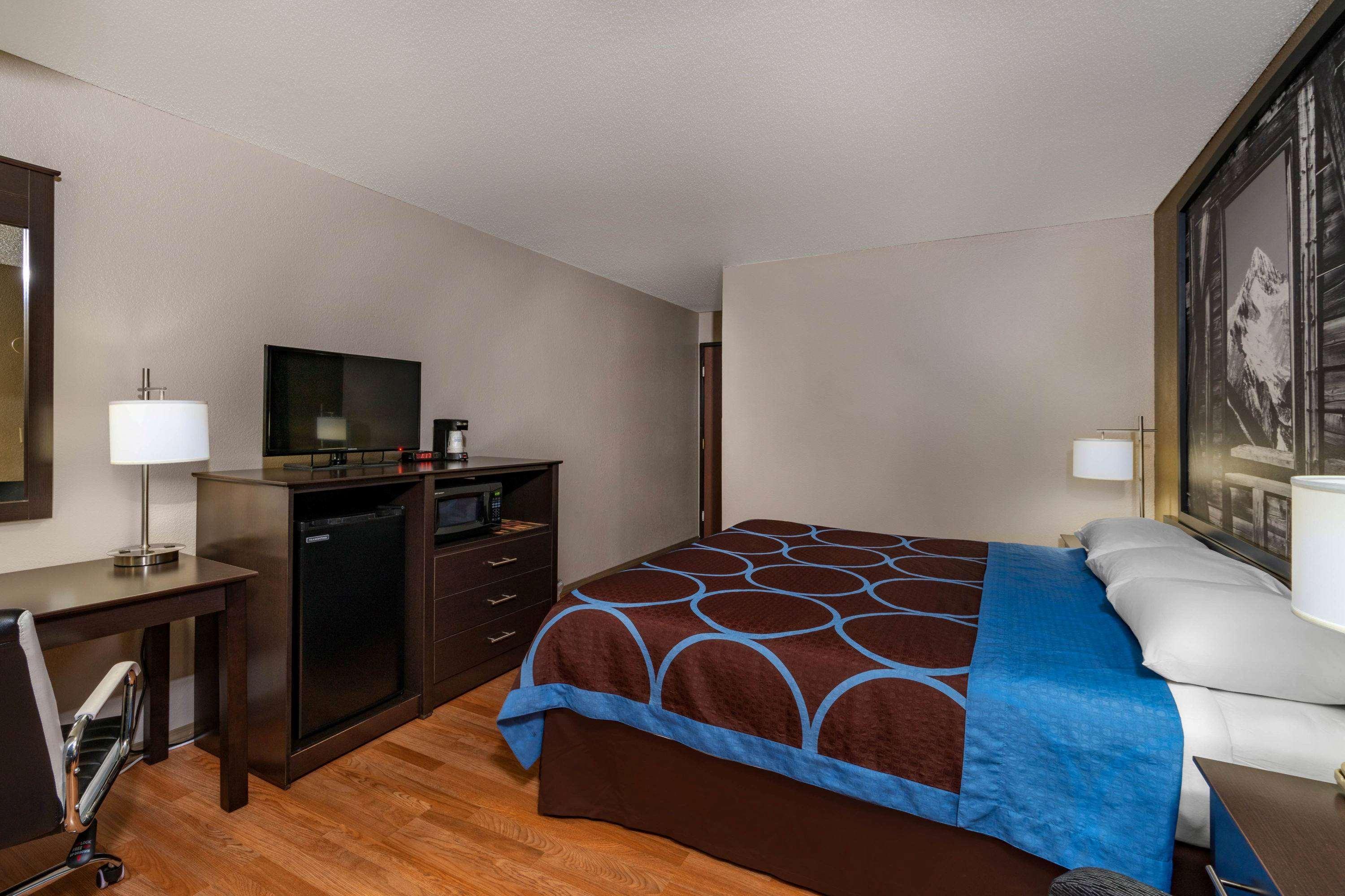 Motel Super 8 By Wyndham Cortez/mesa Area Cortez
