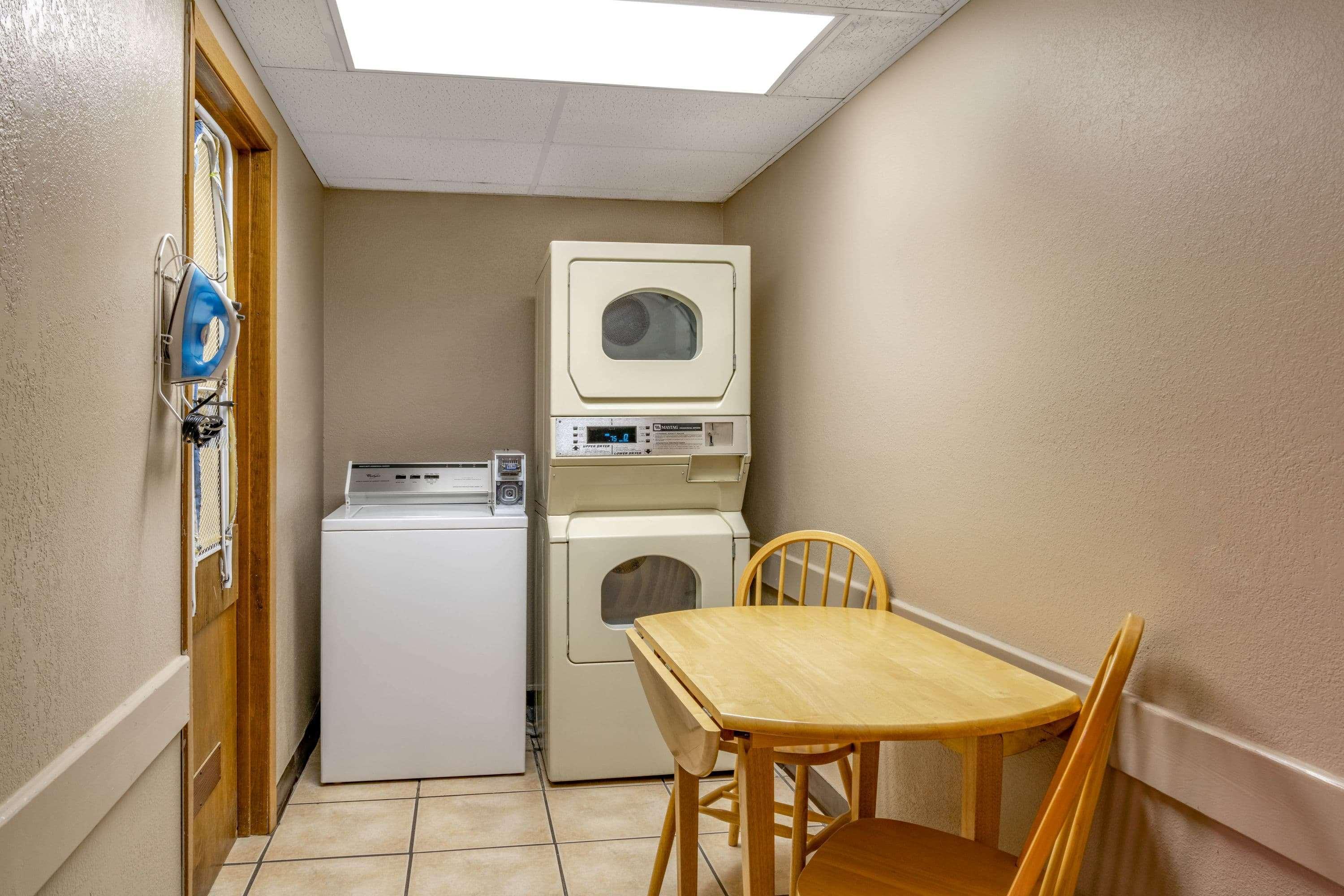 Motel Super 8 By Wyndham Cortez/mesa Area Cortez