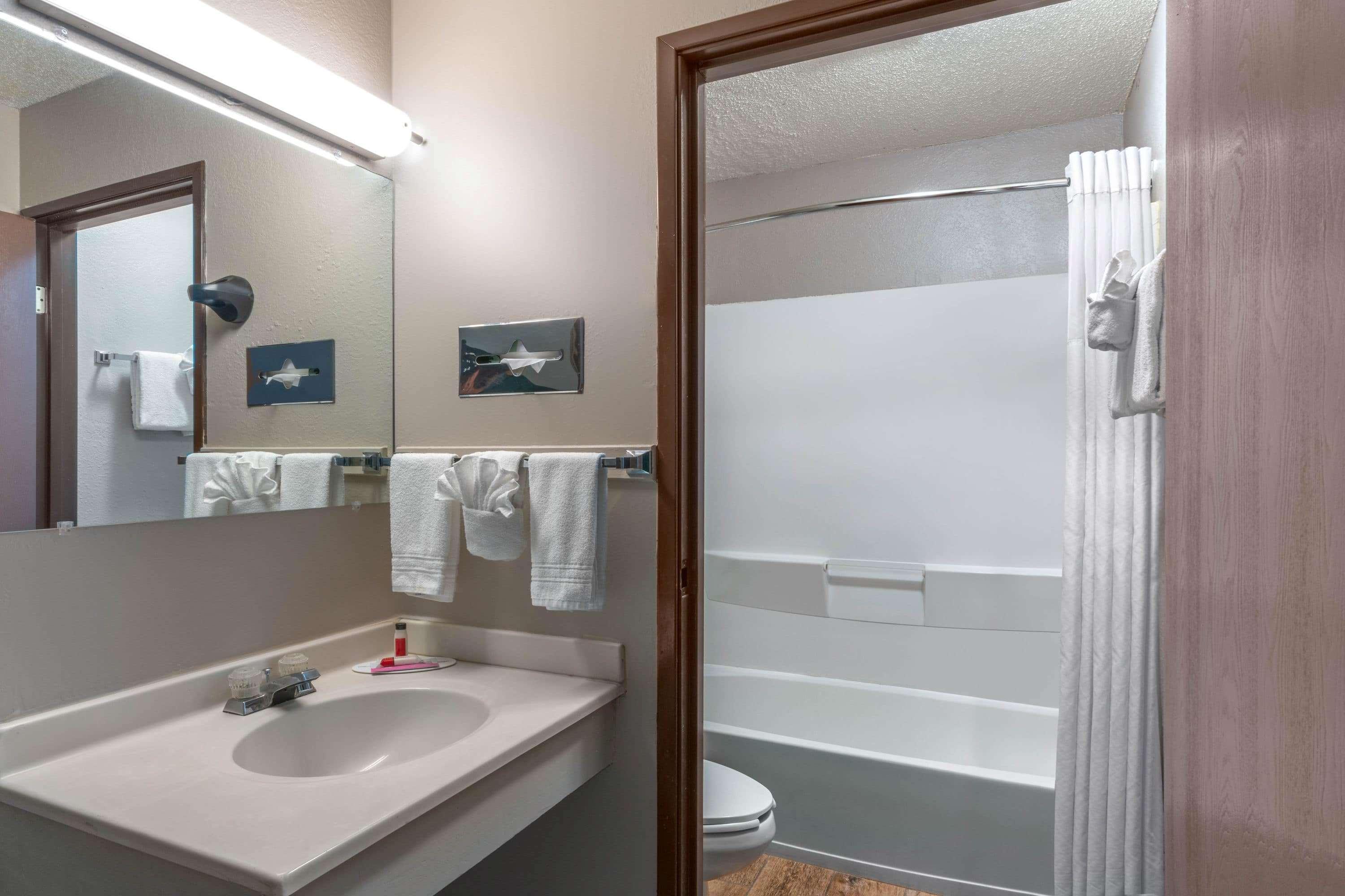 Super 8 By Wyndham Cortez/mesa Area Motel 2*